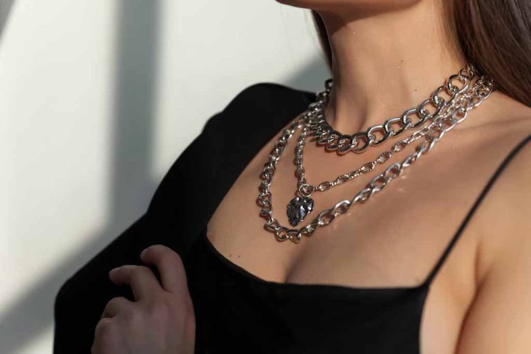 How Does Necklace Layering Work