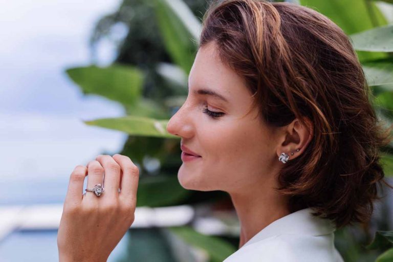 What Makes Jewelry Leave Green Marks on Your Skin Causes, Metals, and Prevention