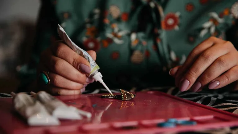 What is Resin Jewelry