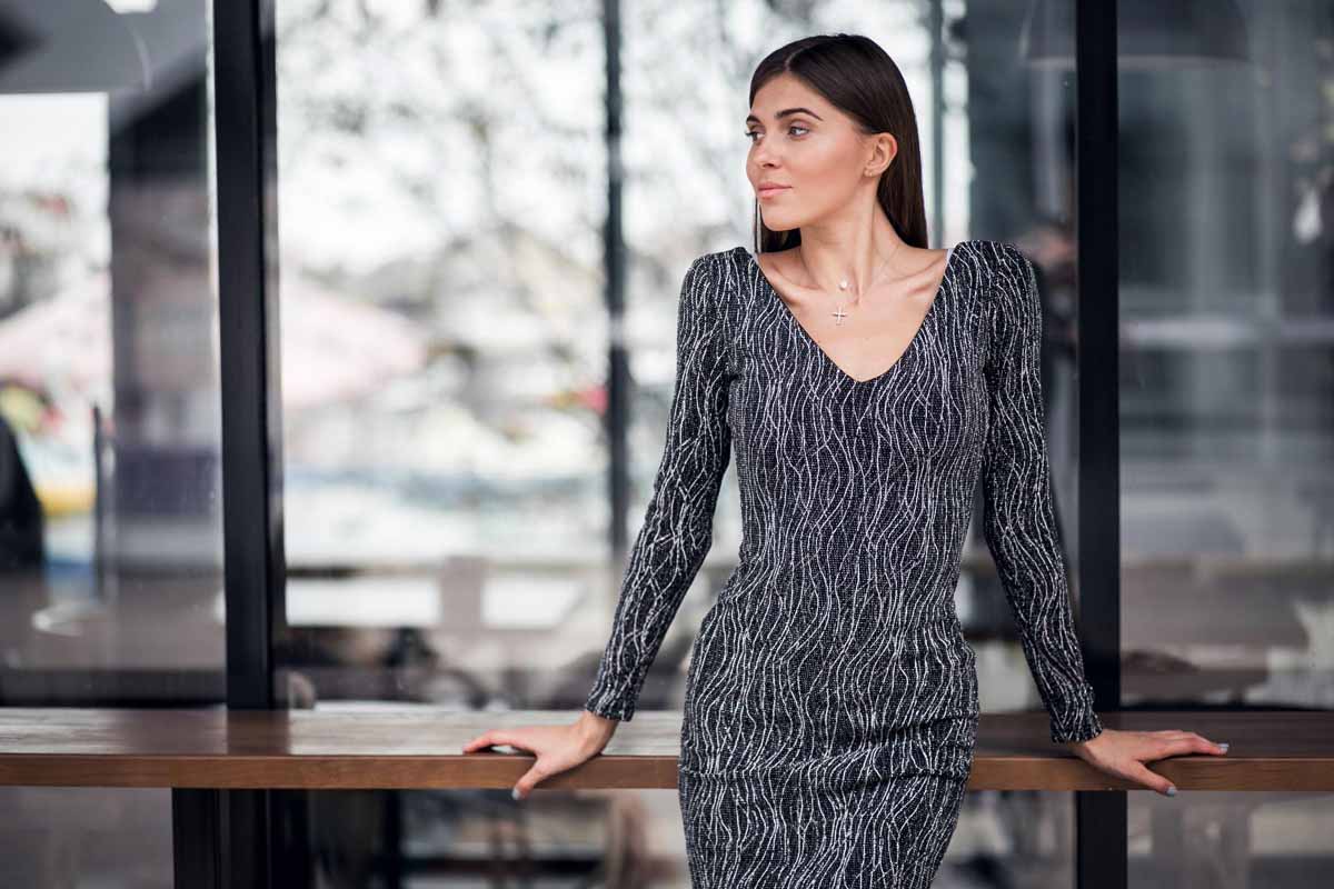 Best Necklace Styles for V-Neck Dresses