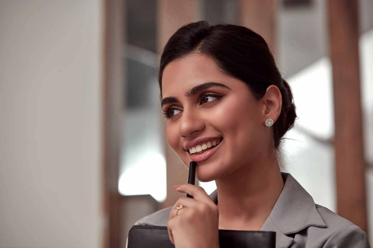 How to Match Earrings with Your Hairstyle