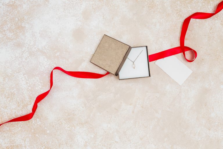 Key Factors to Consider When Choosing Graduation Jewelry