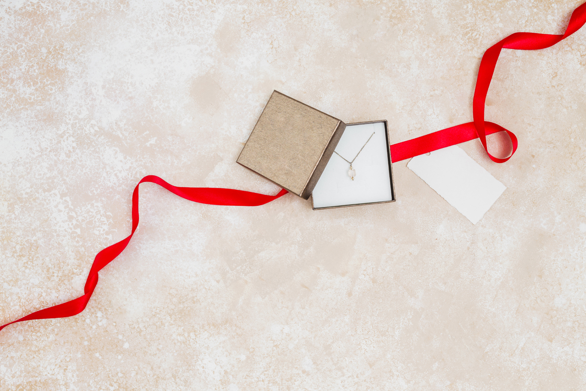 Key Factors to Consider When Choosing Graduation Jewelry