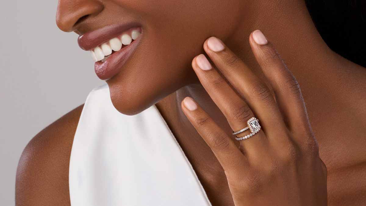 Rings That Flatter Short Fingers