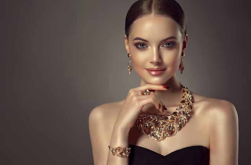 What Is the Best Jewelry for Black Dresses