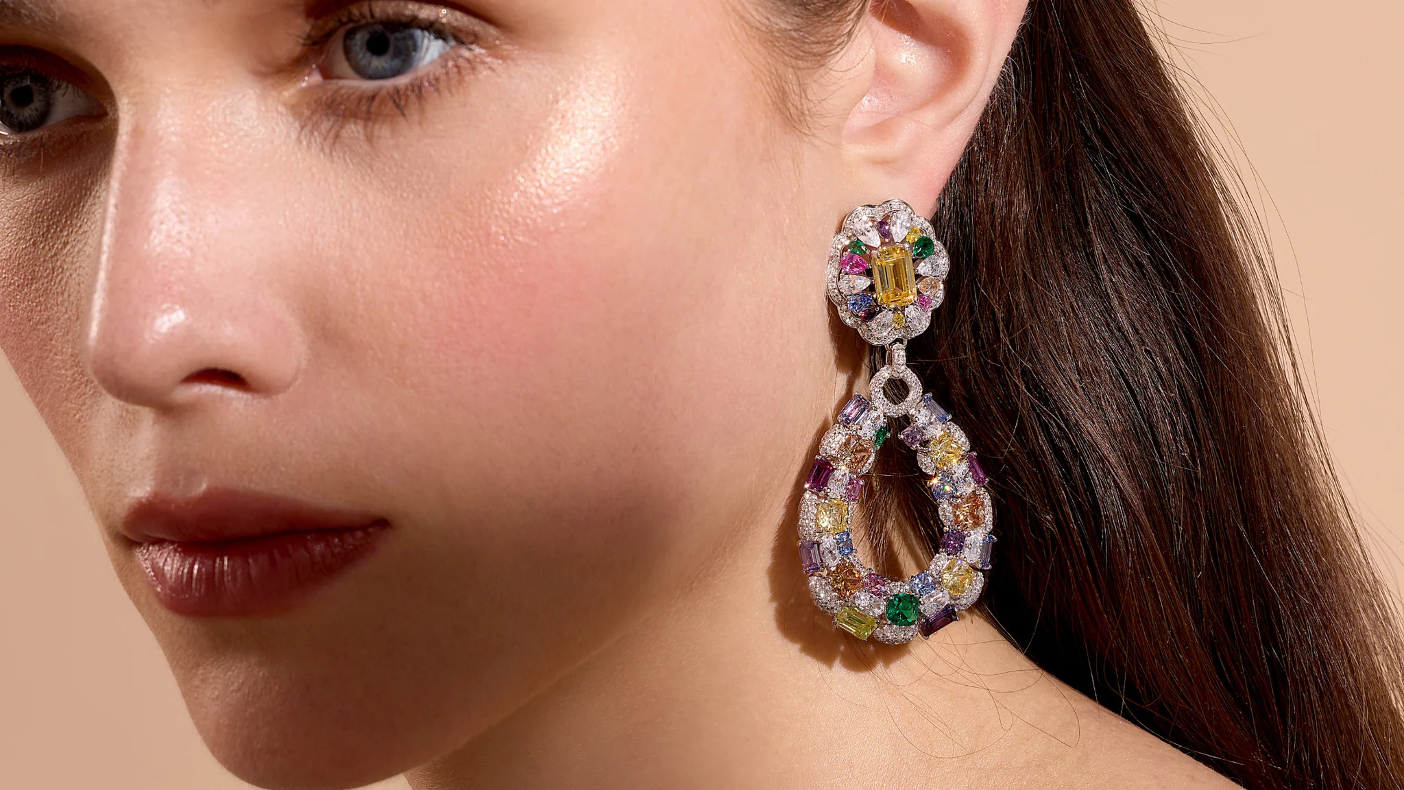 Earrings That Frame the Face