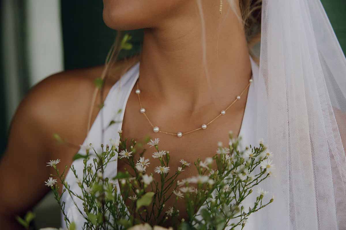 what necklaces suit different neckline